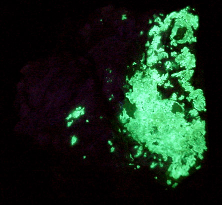 Opal var. Hyalite on Albite from Strickland Quarry, Collins Hill, Portland, Middlesex County, Connecticut