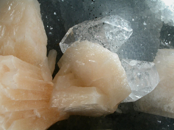Stilbite-Ca and Apophyllite on Quartz from Jalgaon, Maharashtra, India