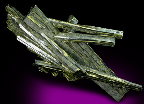 Epidote from Capelinha, Jequitinhonha Valley, Minas Gerais, Brazil