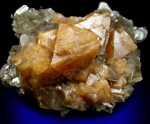 Scheelite on Muscovite from Xuebaoding Mountain near Pingwu, Sichuan Province, China