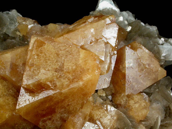 Scheelite on Muscovite from Xuebaoding Mountain near Pingwu, Sichuan Province, China