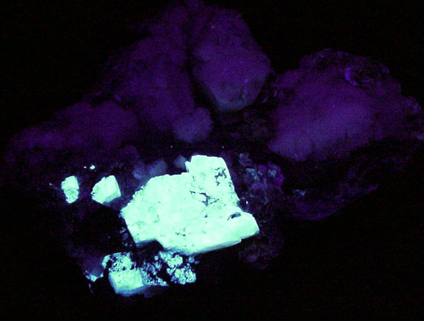 Microcline, Scheelite, Quartz, Magnesiofoitite(?) from Xuebaoding Mountain near Pingwu, Sichuan Province, China