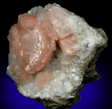 Heulandite-Ca on Calcite and Prehnite from Upper New Street Quarry, Paterson, Passaic County, New Jersey