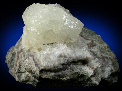 Heulandite-Ca on Calcite and Quartz from Upper New Street Quarry, Paterson, Passaic County, New Jersey