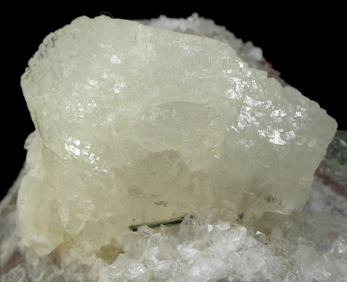 Heulandite-Ca on Calcite and Quartz from Upper New Street Quarry, Paterson, Passaic County, New Jersey