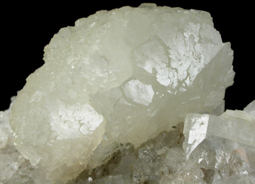 Heulandite-Ca on Calcite and Quartz from Upper New Street Quarry, Paterson, Passaic County, New Jersey