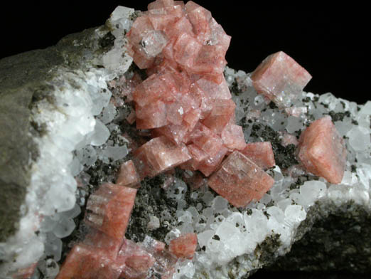 Chabazite-Ca on Calcite with Chamosite from Upper New Street Quarry, Paterson, Passaic County, New Jersey