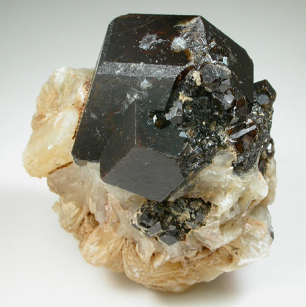 Andradite-Grossular Garnet in Stilbite-Ca from Trantimou, Kayes Region, Mali