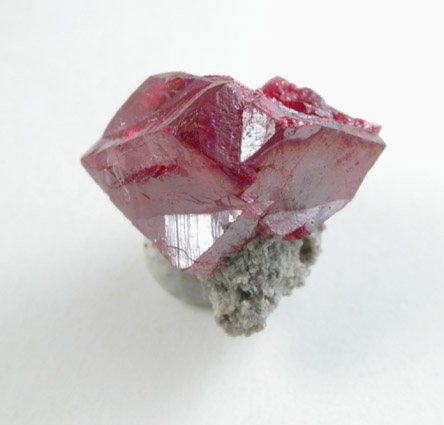 Cinnabar (penetration twin) from Red Bird Mine, Antelope Springs District, 24 km east of Lovelock, Pershing County, Nevada