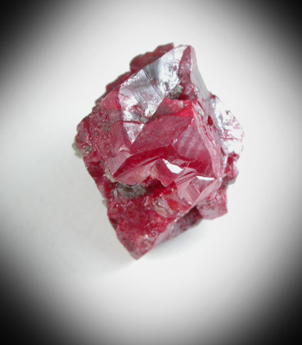 Cinnabar (penetration twin) with Quartz from Red Bird Mine, Antelope Springs District, 24 km east of Lovelock, Pershing County, Nevada