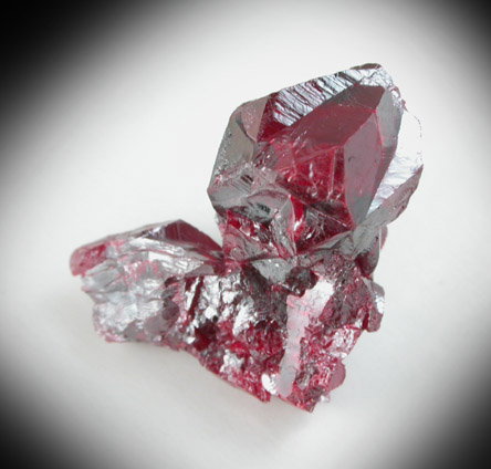 Cinnabar (penetration twin) from Red Bird Mine, Antelope Springs District, 24 km east of Lovelock, Pershing County, Nevada