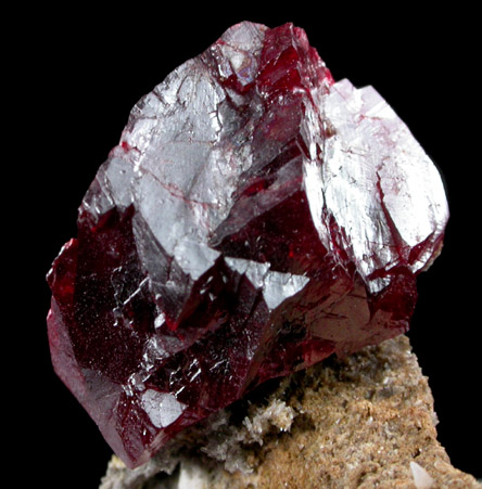 Cinnabar (penetration twin) on Quartz-rich matrix from Red Bird Mine, Antelope Springs District, 24 km east of Lovelock, Pershing County, Nevada