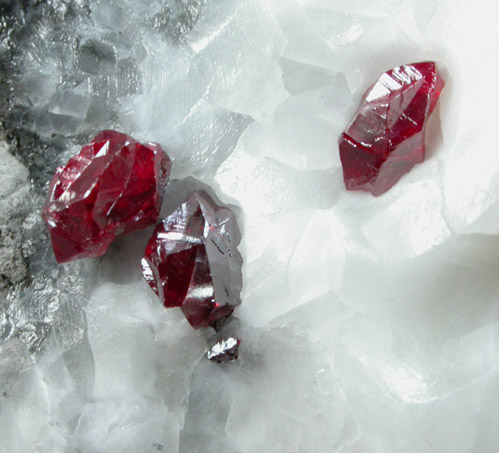 Cinnabar (penetration twins) on Calcite from Red Bird Mine, Antelope Springs District, 24 km east of Lovelock, Pershing County, Nevada