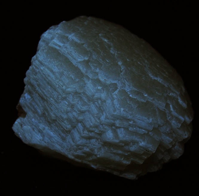 Photo below under shortwave ultraviolet illumination of Witherite from Cave-in-Rock District, Hardin County, Illinois Witherite from Cave-in-Rock District, Hardin County, Illinois
