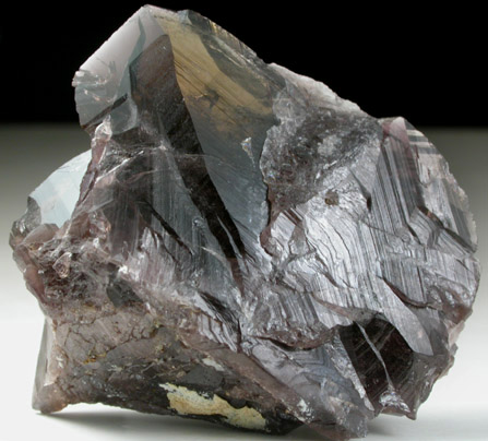 Axinite-(Fe) from Puiva Mine, Saranpaul, Tyumenskaya Oblast', Russia