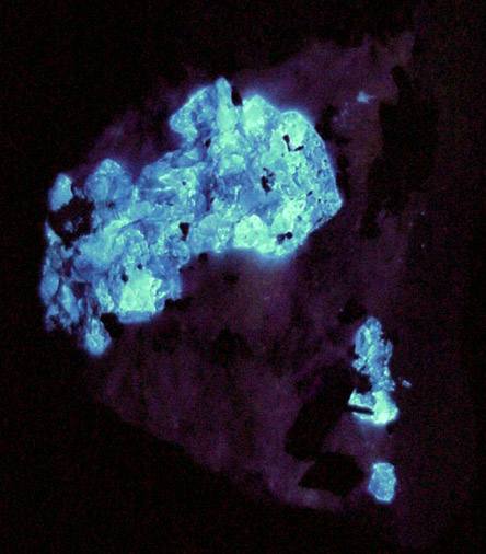 Benitoite on Natrolite with Neptunite from Benitoite Gem Mine, San Benito County, California (Type Locality for Benitoite)