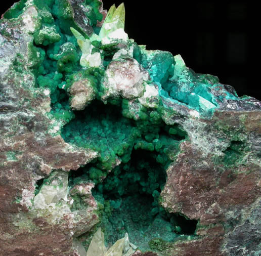 Chalcocite vein with pockets of Chrysocolla on Calcite from Chimney Rock Quarry, Bound Brook, Somerset County, New Jersey