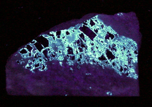 Scheelite and Hbnerite in Quartz from Hamme Mine, Tungsten, 3.3 km northwest of Townsville, Vance County, North Carolina