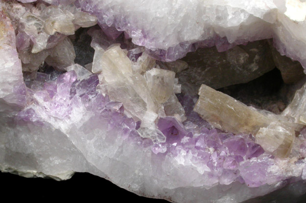 Heulandite-Ca on Amethyst Quartz from Moose Island, Nova Scotia, Canada