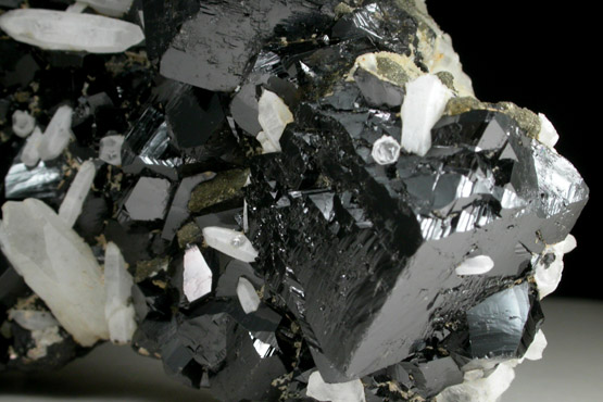 Cassiterite (twinned crystals) and Quartz from Huanuni District, Dalence Province, Oruro Department, Bolivia