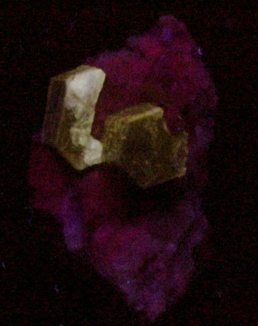 Fluorapatite on Albite from Buckfield, Oxford County, Maine