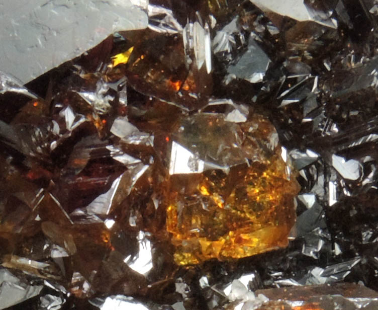 Sphalerite on Quartz from Manuelita Mine, Morococha District, Yauli Province, Peru