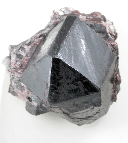 Rutile from Graves Mountain, 19.5 km east of Washington, Lincoln County, Georgia