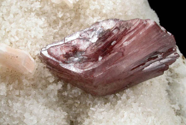 Heulandite-Ca with Stilbite-Ca on Quartz from Wadzira Mine, Nashik District, Maharashtra, India