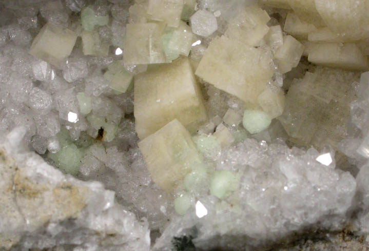 Chabazite, Heulandite, Prehnite, Calcite, Quartz from Upper New Street Quarry, Paterson, Passaic County, New Jersey