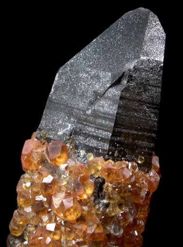 Spessartine Garnet on Smoky Quartz from Tongbei-Yunling District, Fujian Province, China