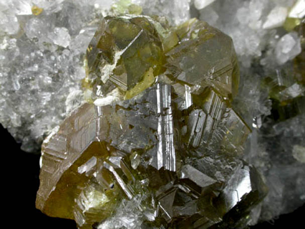 Sphalerite (Spinel Law twinned) on Quartz with Calcite from Dzhezkazgan Mine, Karaganda Oblast', Kazakhstan