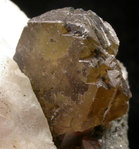 Sphalerite (Spinel Law twinned) on Calcite with Chalcopyrite from Dzhezkazgan Mine, Karaganda Oblast', Kazakhstan