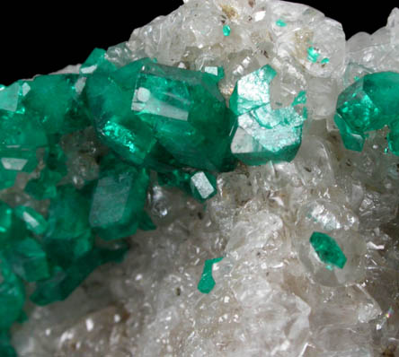 Dioptase on Calcite from Altyn-Tyube, 66 km east of Karagandy, Karaganda Oblast', Kazakhstan (Type Locality for Dioptase)