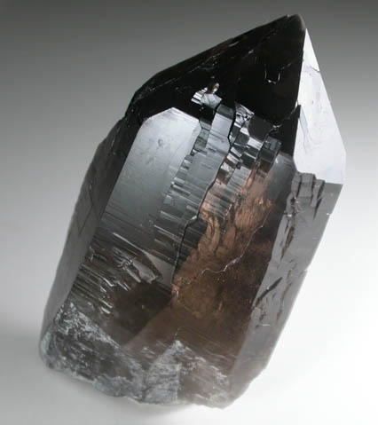 Quartz var. Smoky Quartz (Dauphin Law Twins) from Moat Mountain, west of North Conway, Carroll County, New Hampshire