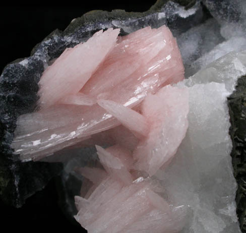 Epistilbite-Stilbite, Calcite, Quartz var. Chalcedony from Jalgaon, Maharashtra, India