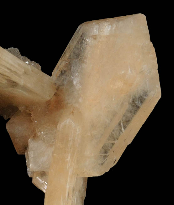 Stilbite-Ca (with hourglass-shaped internal zoning) on Quartz from Pune District, Maharashtra, India