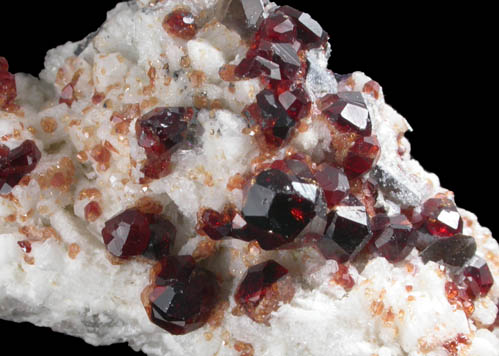 Spessartine Garnet on Microcline with Quartz and Hyalite Opal from Tongbei-Yunling District, Fujian Province, China