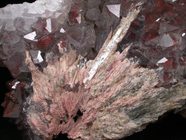 Quartz var. Smoky-Amethyst Quartz with Hematite inclusions and Barite from Blue Point Mine, Pearl Station, Thunder Bay District, Ontario, Canada