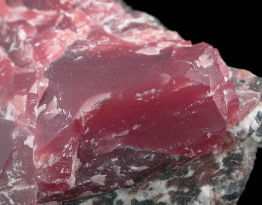 Friedelite on Franklinite, Willemite from Sterling Mine, Ogdensburg, Sterling Hill, Sussex County, New Jersey (Type Locality for Franklinite)