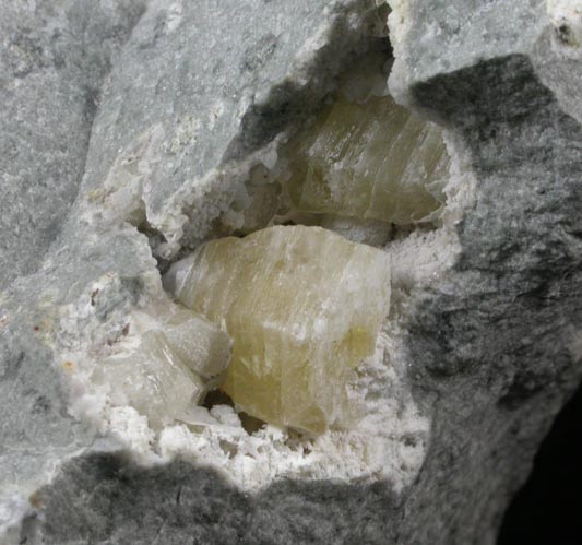 Weloganite from Francon Quarry, Montral, le de Montral, Qubec, Canada (Type Locality for Weloganite)