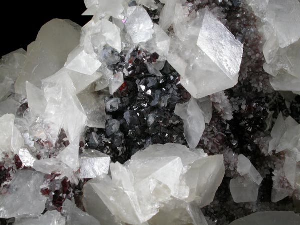 Calcite on Sphalerite and Quartz from Shuikoushan Mine, Hunan Province, China