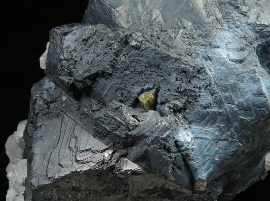 Calcite on Sphalerite with Chalcopyrite from Trepca District, 10 km east of Kosozska Mitrovica, Kosovo