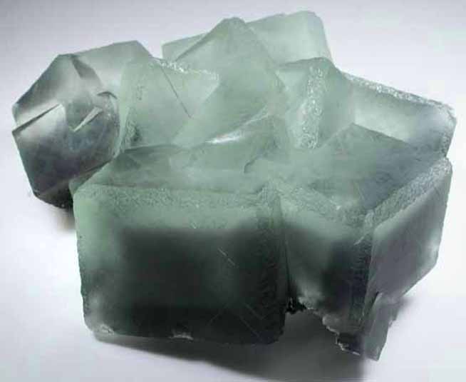 Fluorite with internal phantom-growth zoning from Xianghualing Cassiterite Mine, Hunan, China