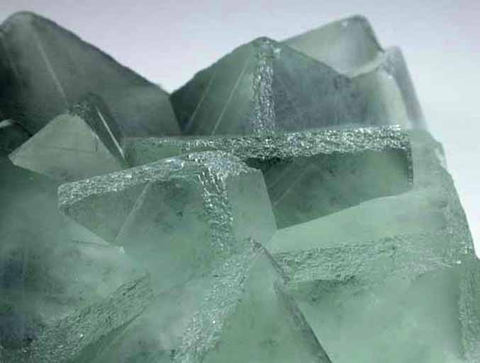 Fluorite with internal phantom-growth zoning from Xianghualing Cassiterite Mine, Hunan, China