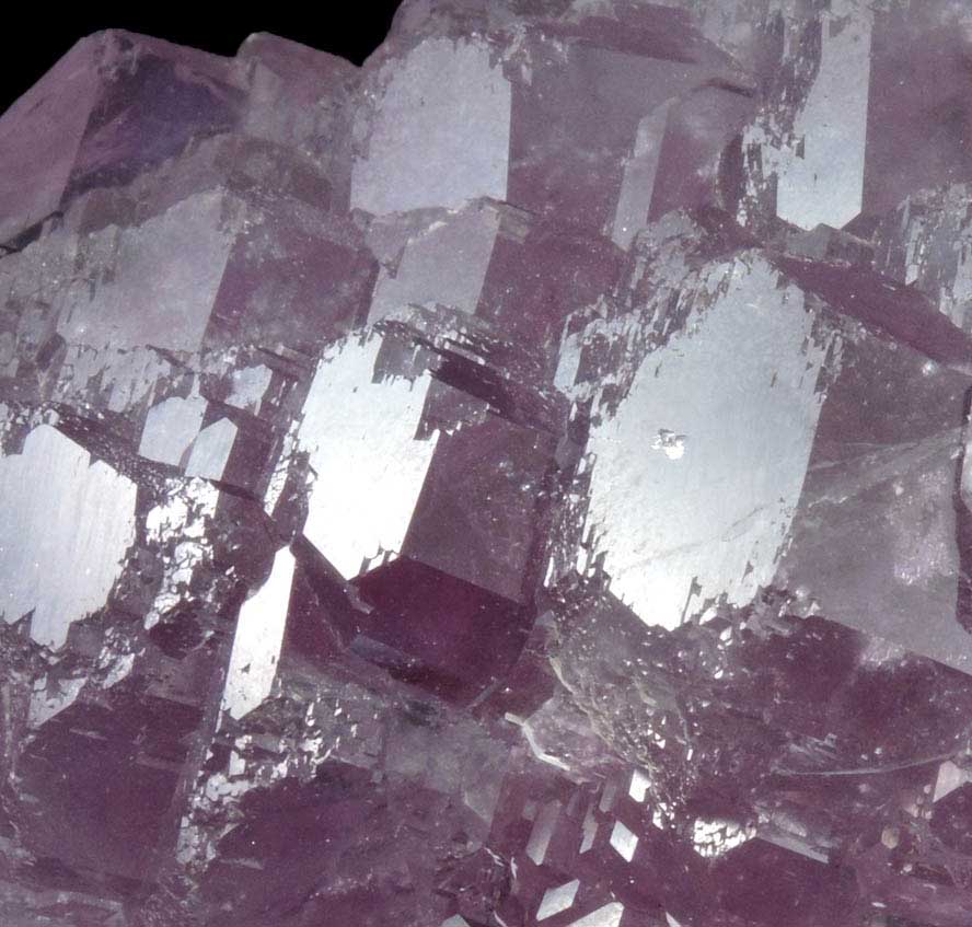 Fluorite with internal phantom-growth zoning from Dongpo Mine, Yizhang , Hunan, China