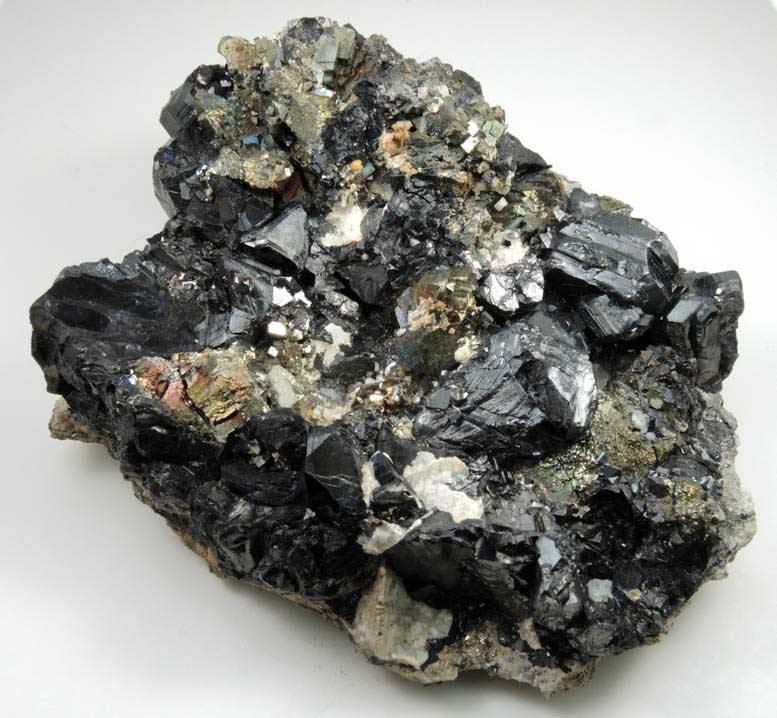 Sphalerite (Spinel-law twins) on Pyrite from Zacatecas, Mexico