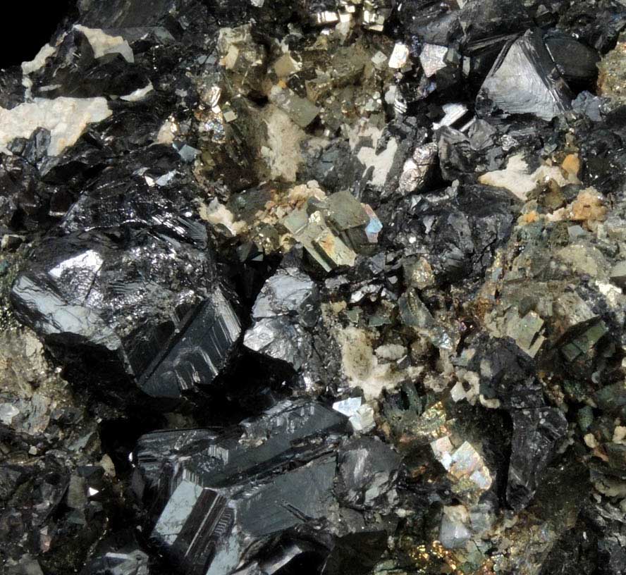 Sphalerite (Spinel-law twins) on Pyrite from Zacatecas, Mexico