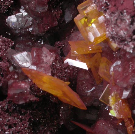 Wulfenite, Quartz, Willemite from Sierra de Los Lamentos, Chihuahua, Mexico