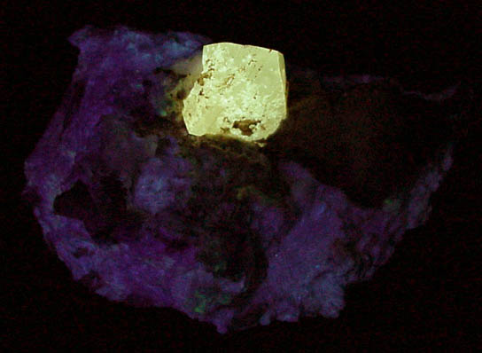 Powellite with Stilbite from Nashik District, Maharashtra, India