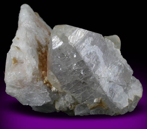 Hydroxylherderite on Albite from Xanda Mine, Virgem da Lapa, Minas Gerais, Brazil